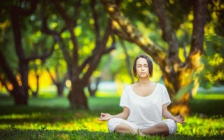 巴萨传奇队尼日利亚会师非洲传奇，小罗等巨星点燃绿茵盛宴