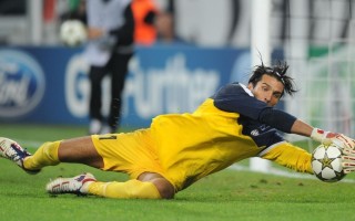 非洲杯征召令撼动红魔防线 阿莫林证实德里赫特伤情加剧曼联后防危机