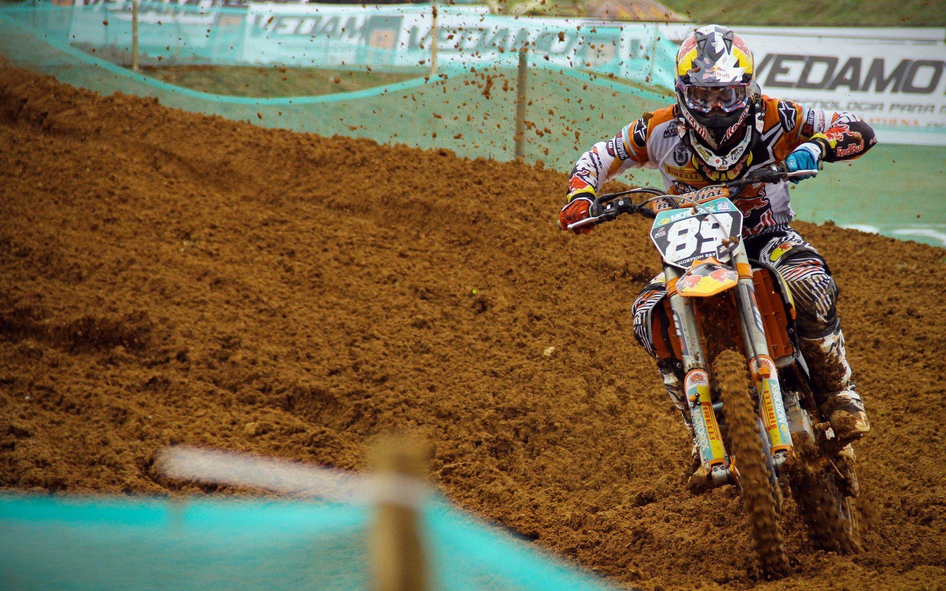 埃贝尔轻松回应萨拉赫传闻，专注卡尔引领拜仁新时代-第1张图片-开云官网首页-足球篮球直播平台